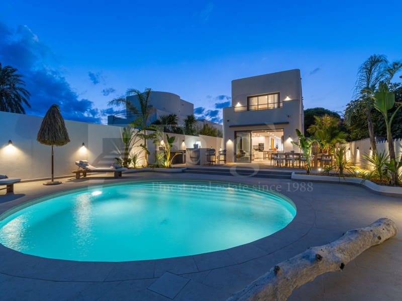 4 sovrum Villa till salu i Empuriabrava med pool garage - 1 890 000 € (Ref: 9873133)