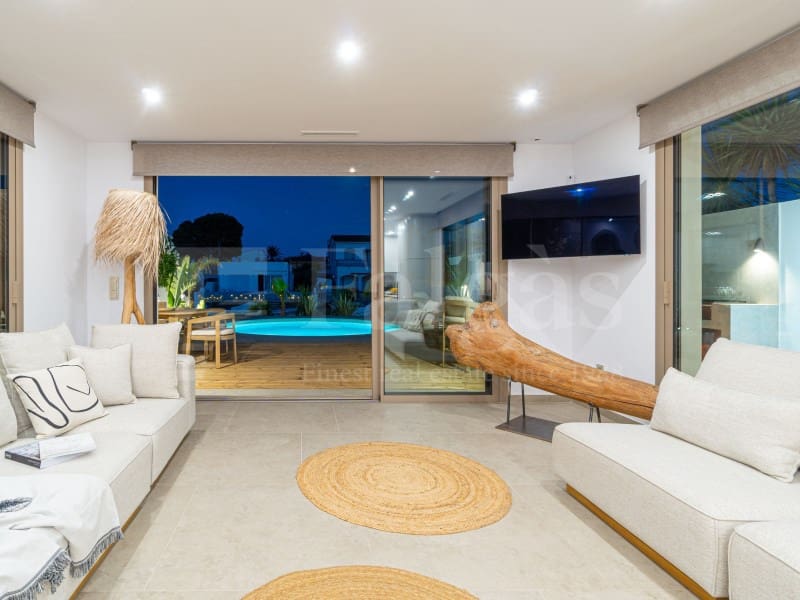 4 sovrum Villa till salu i Empuriabrava med pool garage - 1 890 000 € (Ref: 9873133)