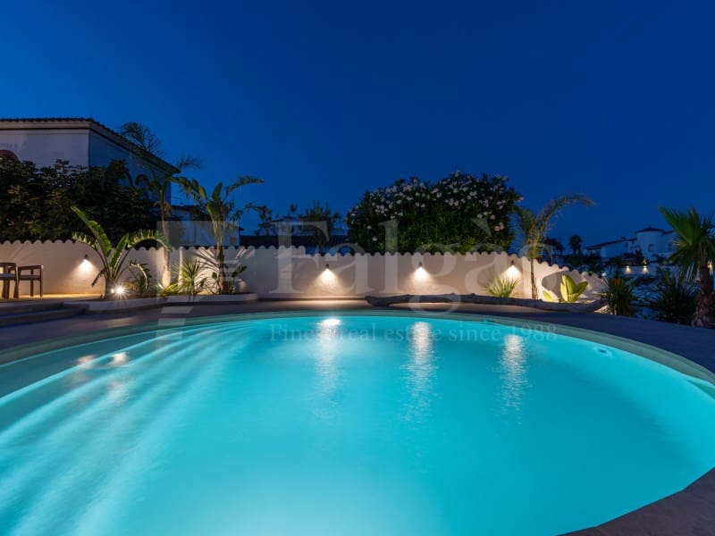 4 sovrum Villa till salu i Empuriabrava med pool garage - 1 890 000 € (Ref: 9873133)