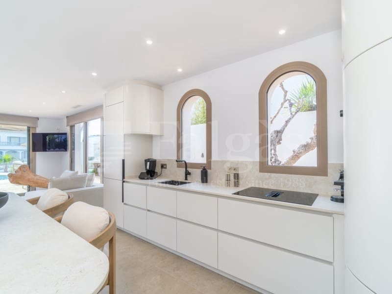 4 sovrum Villa till salu i Empuriabrava med pool garage - 1 890 000 € (Ref: 9873133)