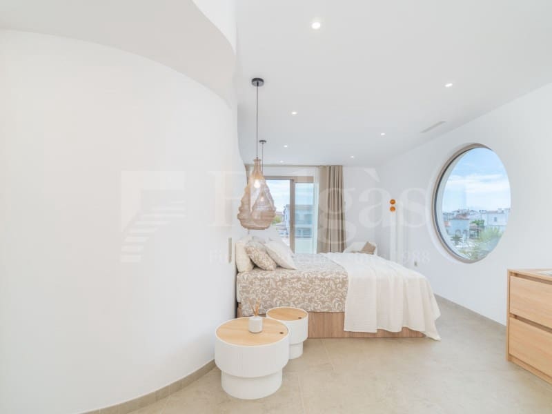 4 sovrum Villa till salu i Empuriabrava med pool garage - 1 890 000 € (Ref: 9873133)