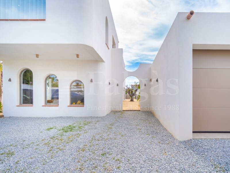 4 sovrum Villa till salu i Empuriabrava med pool garage - 1 890 000 € (Ref: 9873133)