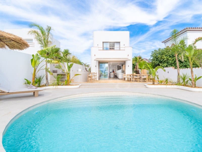 4 sovrum Villa till salu i Empuriabrava med pool garage - 1 890 000 € (Ref: 9873133)