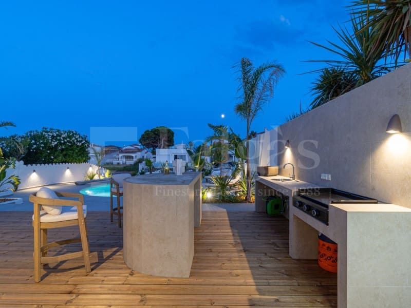4 sovrum Villa till salu i Empuriabrava med pool garage - 1 890 000 € (Ref: 9873133)