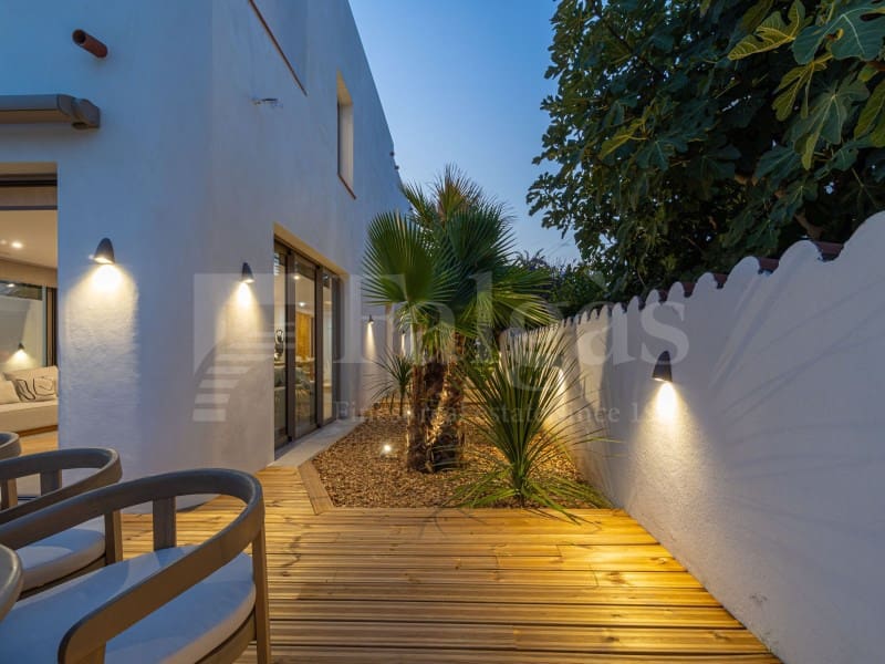 4 sovrum Villa till salu i Empuriabrava med pool garage - 1 890 000 € (Ref: 9873133)