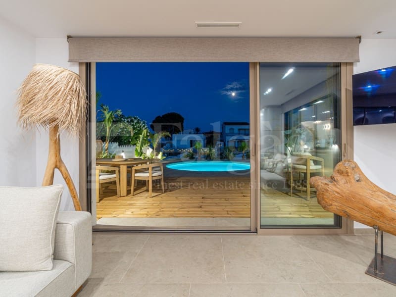 4 sovrum Villa till salu i Empuriabrava med pool garage - 1 890 000 € (Ref: 9873133)
