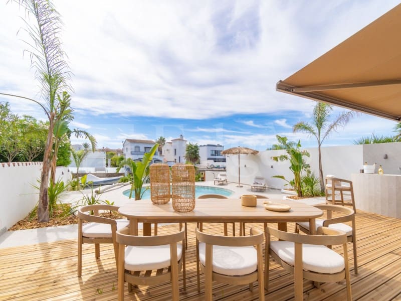4 sovrum Villa till salu i Empuriabrava med pool garage - 1 890 000 € (Ref: 9873133)