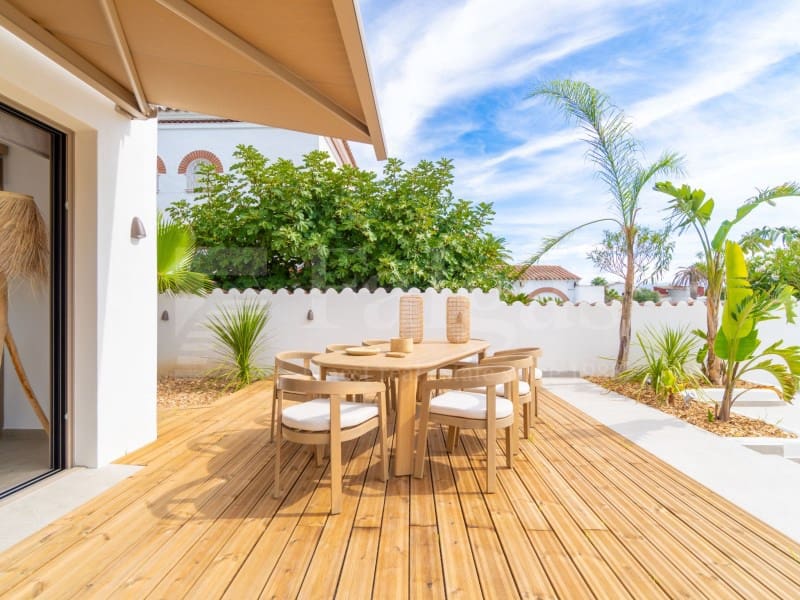 4 sovrum Villa till salu i Empuriabrava med pool garage - 1 890 000 € (Ref: 9873133)