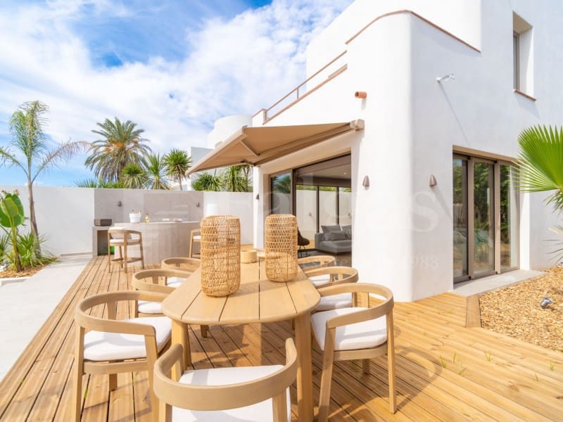 4 sovrum Villa till salu i Empuriabrava med pool garage - 1 890 000 € (Ref: 9873133)