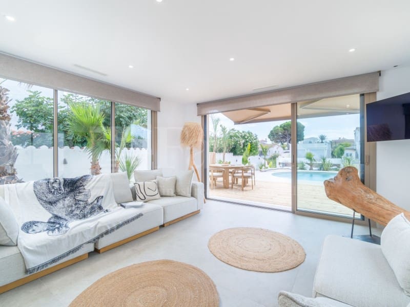 4 sovrum Villa till salu i Empuriabrava med pool garage - 1 890 000 € (Ref: 9873133)