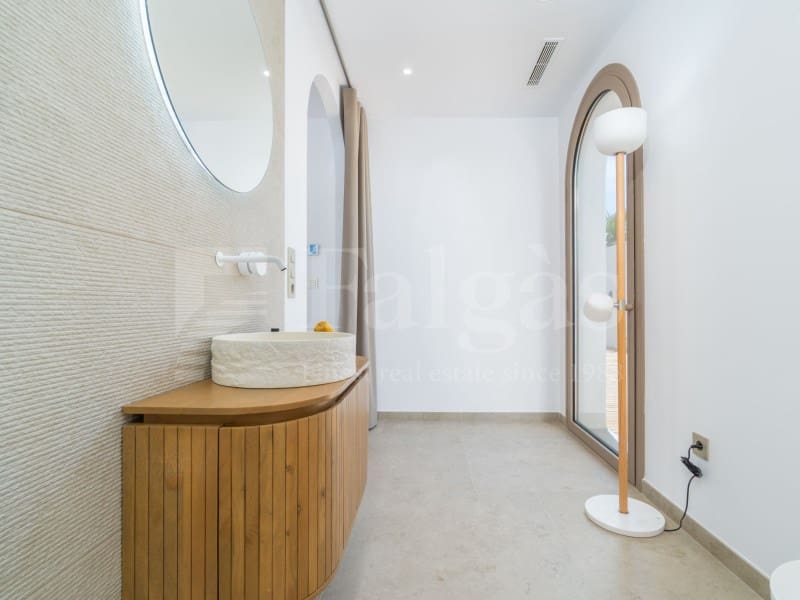 4 sovrum Villa till salu i Empuriabrava med pool garage - 1 890 000 € (Ref: 9873133)