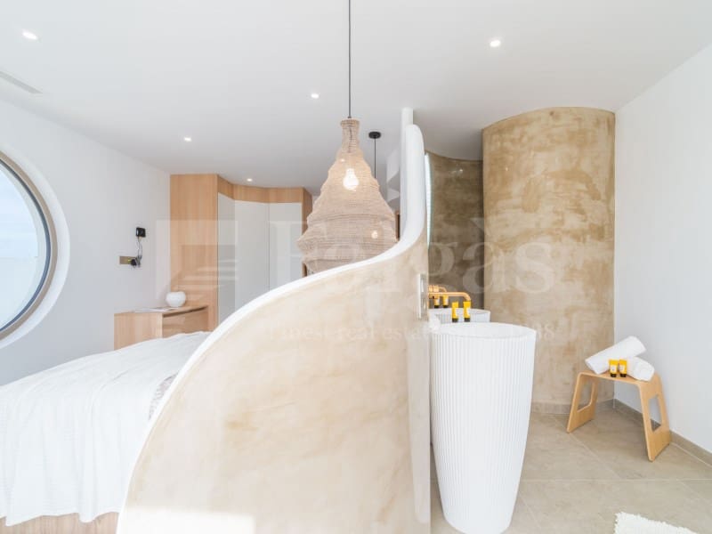 4 sovrum Villa till salu i Empuriabrava med pool garage - 1 890 000 € (Ref: 9873133)