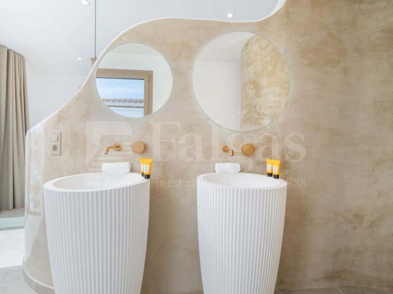 4 sovrum Villa till salu i Empuriabrava med pool garage - 1 890 000 € (Ref: 9873133)