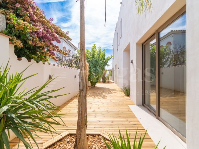 4 sovrum Villa till salu i Empuriabrava med pool garage - 1 890 000 € (Ref: 9873133)