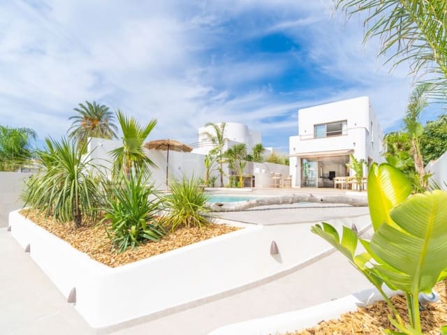 4 sypialnia Willa na sprzedaż w Empuriabrava, Castelló d'Empúries z basenem garażem - 1 890 000 € (Ref: 9873133)