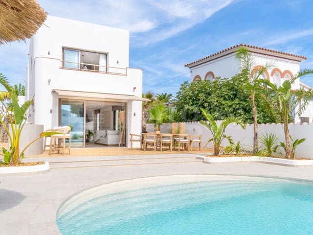 4 sypialnia Willa na sprzedaż w Empuriabrava, Castelló d'Empúries z basenem garażem - 1 890 000 € (Ref: 9873133)