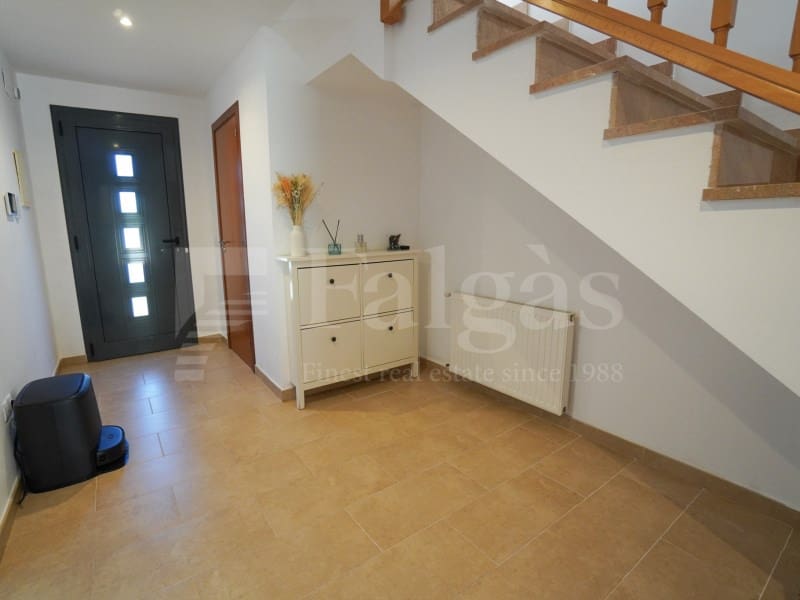 4 bedroom Villa for sale in Empuriabrava with pool garage - € 490,000 (Ref: 9899284)