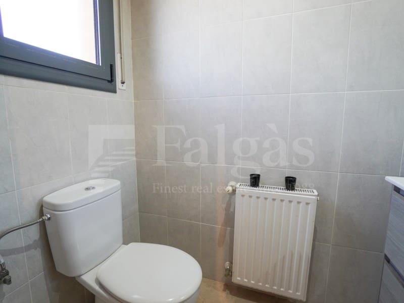 4 bedroom Villa for sale in Empuriabrava with pool garage - € 490,000 (Ref: 9899284)