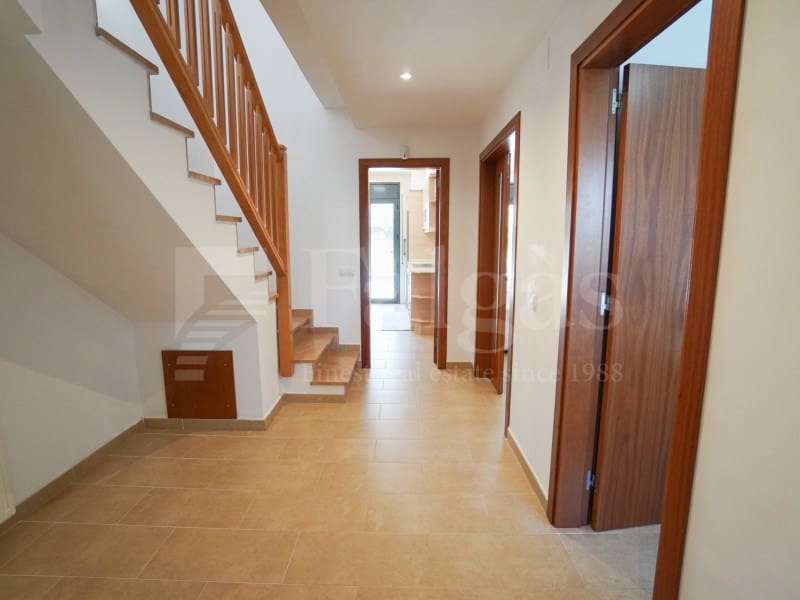 4 bedroom Villa for sale in Empuriabrava with pool garage - € 490,000 (Ref: 9899284)