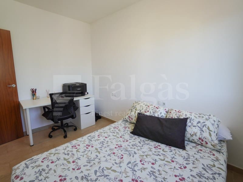 4 bedroom Villa for sale in Empuriabrava with pool garage - € 490,000 (Ref: 9899284)