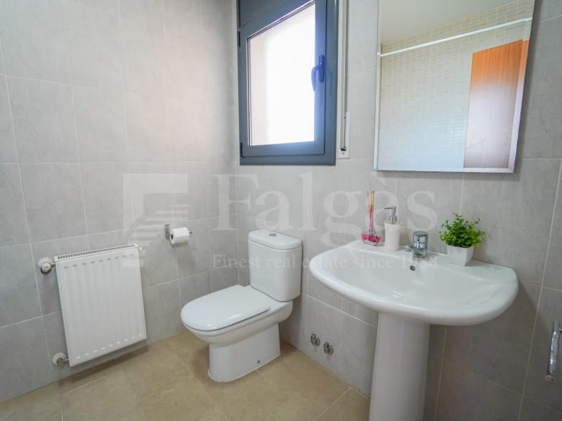 4 bedroom Villa for sale in Empuriabrava with pool garage - € 490,000 (Ref: 9899284)