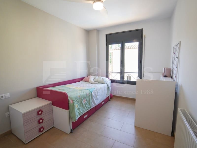 4 bedroom Villa for sale in Empuriabrava with pool garage - € 490,000 (Ref: 9899284)