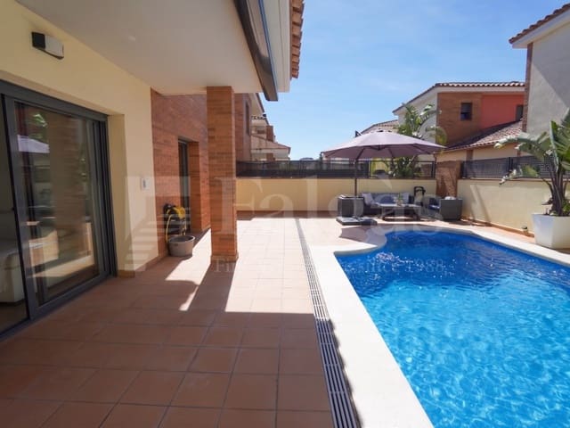 4 bedroom Villa for sale in Empuriabrava, Castelló d'Empúries with pool garage - € 490,000 (Ref: 9899284)