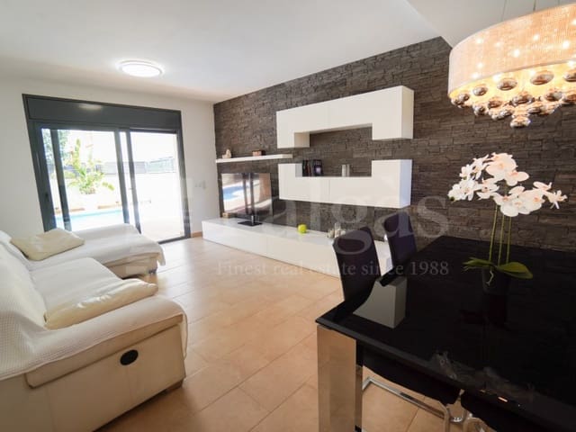 4 bedroom Villa for sale in Empuriabrava, Castelló d'Empúries with pool garage - € 490,000 (Ref: 9899284)