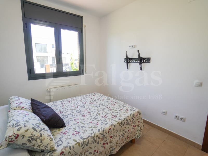 4 bedroom Villa for sale in Empuriabrava with pool garage - € 490,000 (Ref: 9899284)
