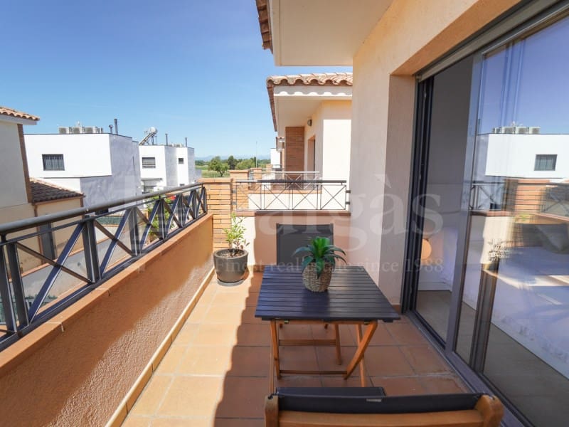 4 bedroom Villa for sale in Empuriabrava with pool garage - € 490,000 (Ref: 9899284)