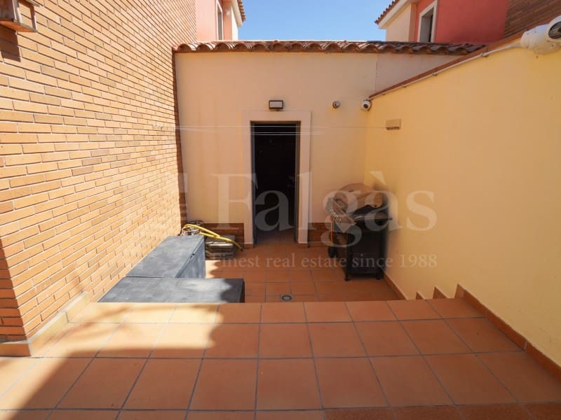 4 bedroom Villa for sale in Empuriabrava with pool garage - € 490,000 (Ref: 9899284)