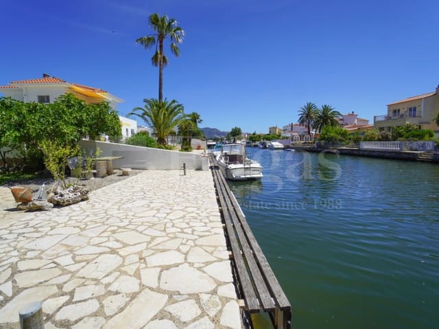 4 slaapkamer Villa te koop in Empuriabrava, Castelló d'Empúries met zwembad - € 890.000 (Ref: 9906867)