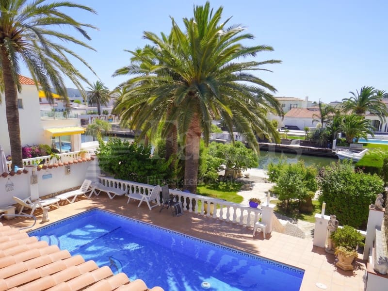 4 quarto Moradia para venda em Empuriabrava com piscina - 890 000 € (Ref: 9906867)
