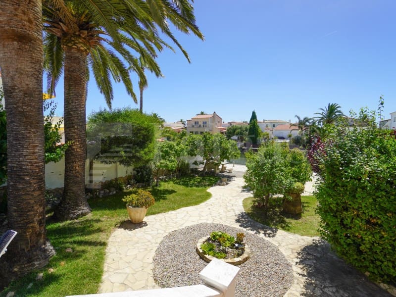4 quarto Moradia para venda em Empuriabrava com piscina - 890 000 € (Ref: 9906867)