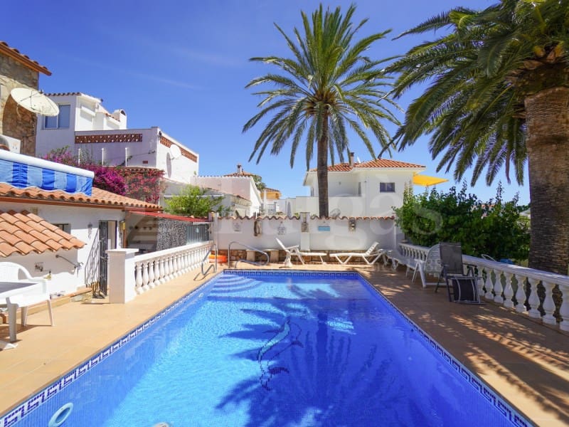 4 quarto Moradia para venda em Empuriabrava com piscina - 890 000 € (Ref: 9906867)