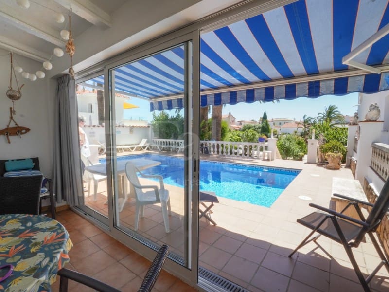 4 quarto Moradia para venda em Empuriabrava com piscina - 890 000 € (Ref: 9906867)