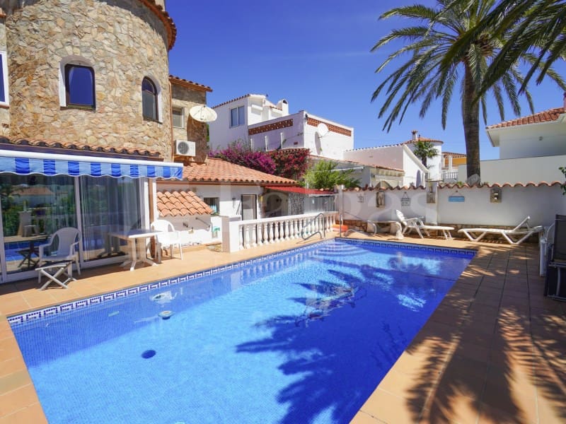 4 quarto Moradia para venda em Empuriabrava com piscina - 890 000 € (Ref: 9906867)