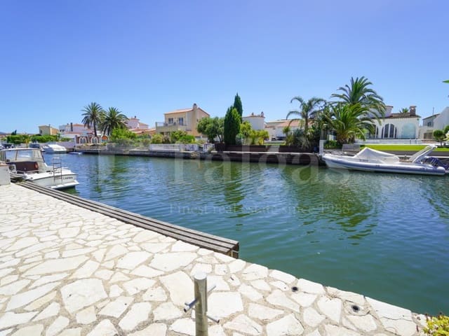4 slaapkamer Villa te koop in Empuriabrava, Castelló d'Empúries met zwembad - € 890.000 (Ref: 9906867)