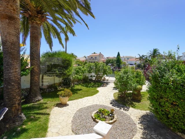 4 slaapkamer Villa te koop in Empuriabrava, Castelló d'Empúries met zwembad - € 890.000 (Ref: 9906867)