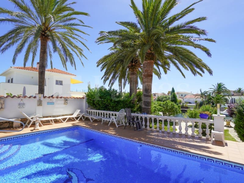 4 quarto Moradia para venda em Empuriabrava com piscina - 890 000 € (Ref: 9906867)