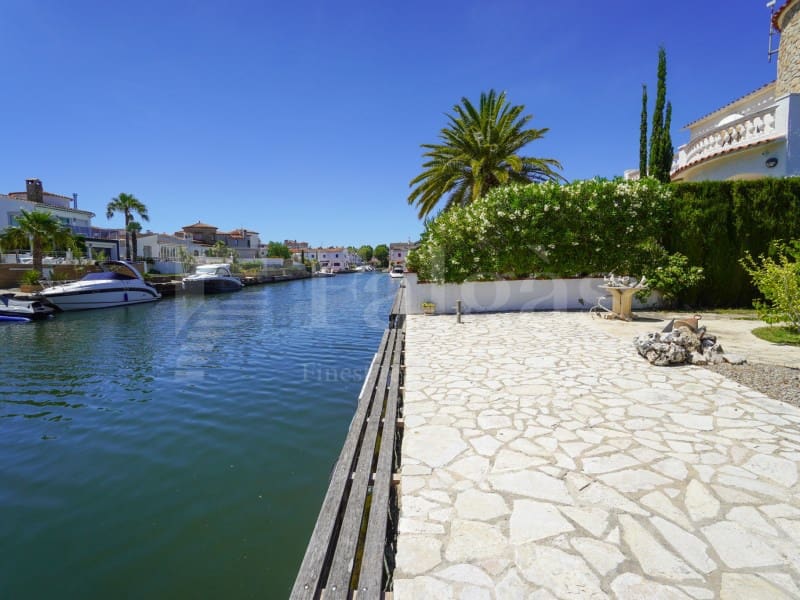 4 quarto Moradia para venda em Empuriabrava com piscina - 890 000 € (Ref: 9906867)