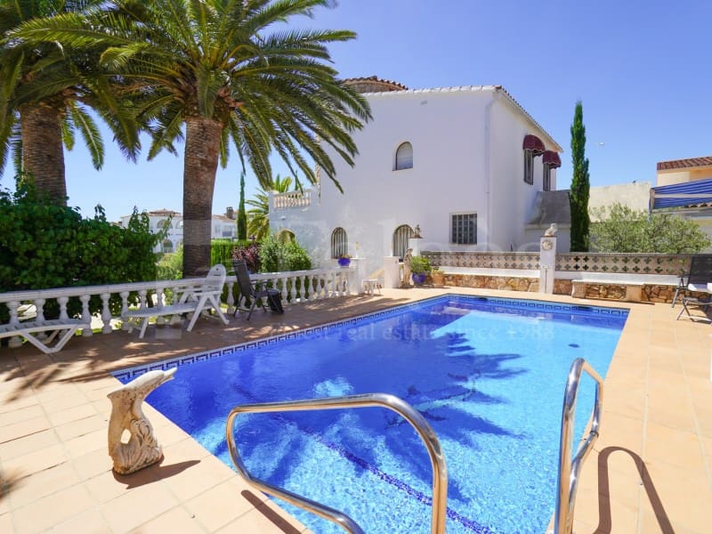 4 quarto Moradia para venda em Empuriabrava com piscina - 890 000 € (Ref: 9906867)