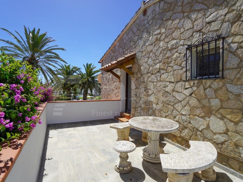 4 quarto Moradia para venda em Empuriabrava com piscina - 890 000 € (Ref: 9906867)