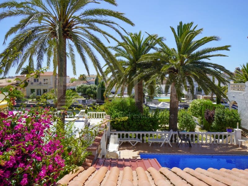 4 quarto Moradia para venda em Empuriabrava com piscina - 890 000 € (Ref: 9906867)