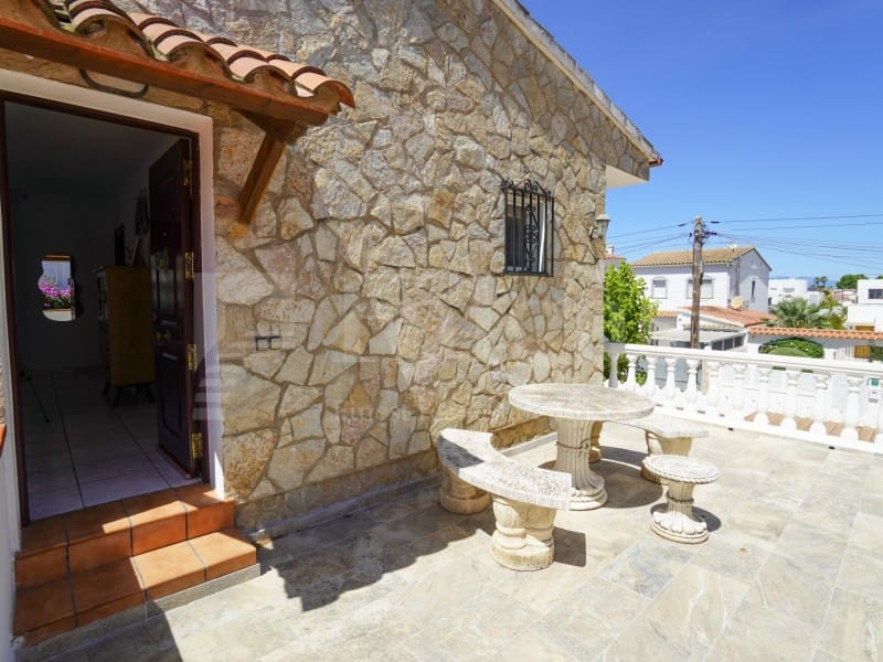 4 quarto Moradia para venda em Empuriabrava com piscina - 890 000 € (Ref: 9906867)