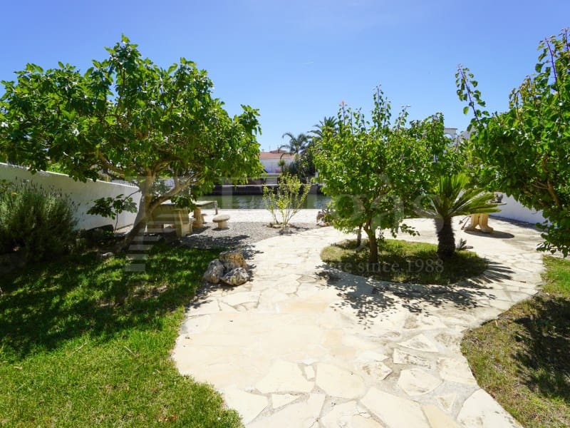 4 quarto Moradia para venda em Empuriabrava com piscina - 890 000 € (Ref: 9906867)