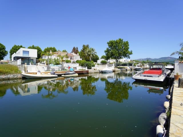4 sypialnia Willa na sprzedaż w Empuriabrava, Castelló d'Empúries z garażem - 675 000 € (Ref: 9910412)