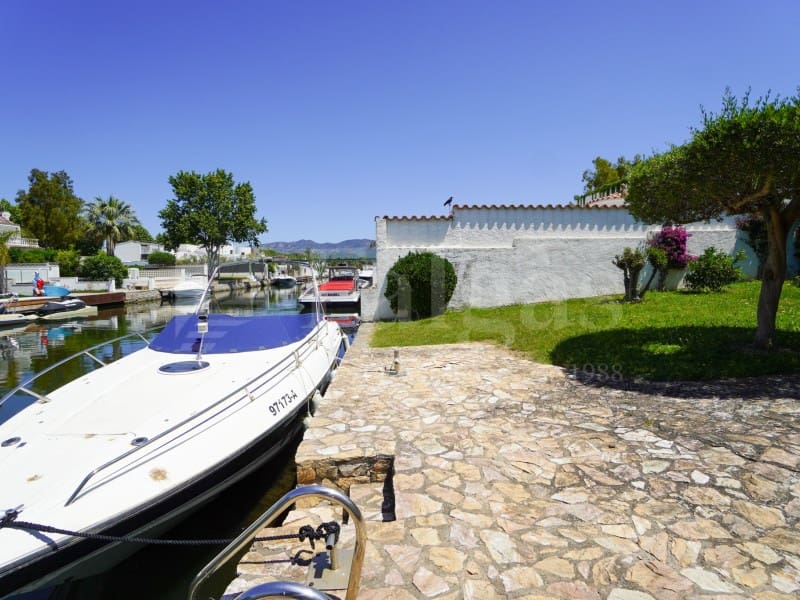 4 sypialnia Willa na sprzedaż w Empuriabrava z garażem - 675 000 € (Ref: 9910412)