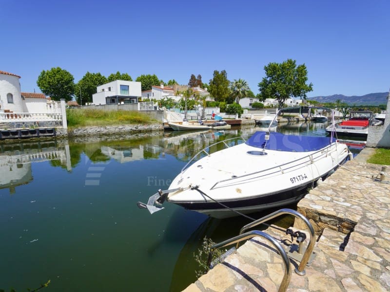 4 sypialnia Willa na sprzedaż w Empuriabrava z garażem - 675 000 € (Ref: 9910412)