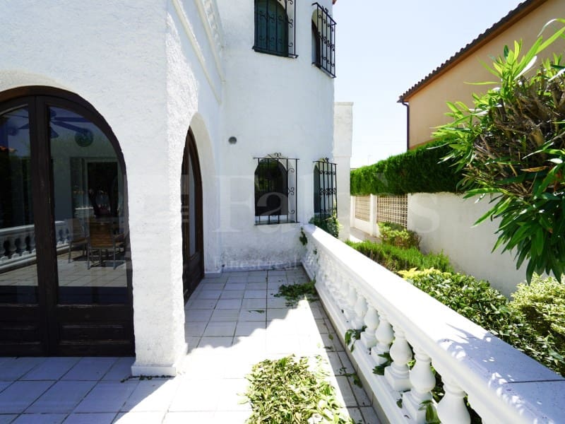 4 sypialnia Willa na sprzedaż w Empuriabrava z garażem - 675 000 € (Ref: 9910412)
